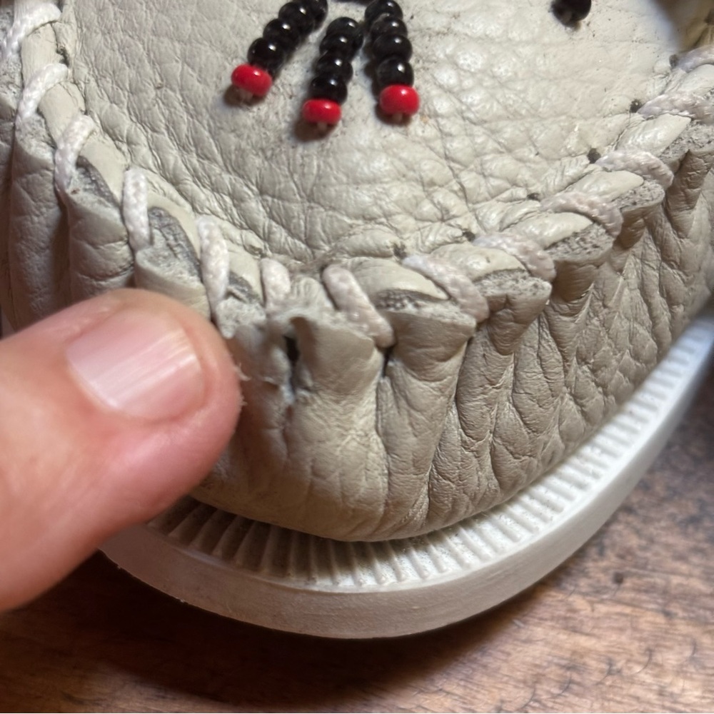 VTG Minnetonka Thunderbird Beaded Moccasins Womens 9.5 White Pebble Leather 171 - Picture 12 of 12